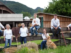 Bauernhof Pustotnik - Ein Familienbesuch auf dem Bauernhof mit einem &Uuml;berraschungsgeschenk