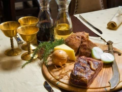 Restavracija Gusarska konoba &ndash; Kulinarični užitek v posebnem vzdu&scaron;ju