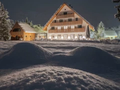 Triangel Boutique Hotel – Overnight stay with breakfast, a 3-course dinner and free transport to the ski slopes