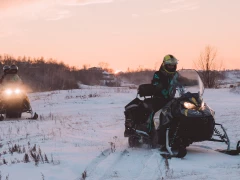 Snowmobile ride (30 min)