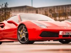 Racing in Italy - 3 Runden Fahrt auf der Piste in einem Ferrari in Milano