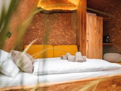 Nesting resort – Overnight stay in a small house with breakfast and zipline bee flight