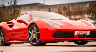 3 giri di guida sulla pista con una Ferrari a Milano