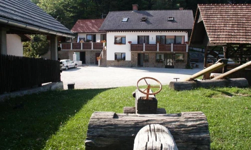 Tourist farm Pri Lazarju – Overnight stay with half board in the countryside near Ljubljana