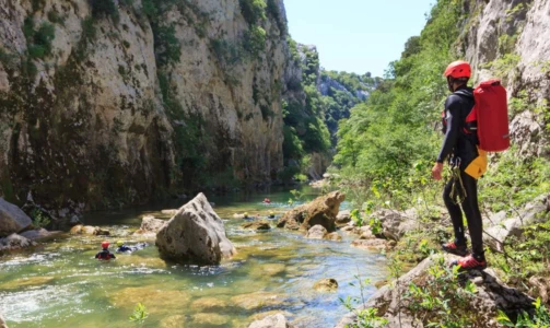 Extreme rafting na rijeci Cetini