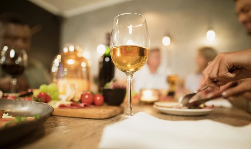 Vina Poljšak – Verkostung von 4 Weinsorten mit einem Teller Schinken und Käse für 4 Personen