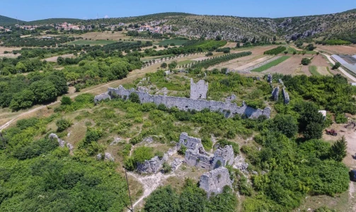 A panoramic drive along Lake Vrana and a view of the Kornati