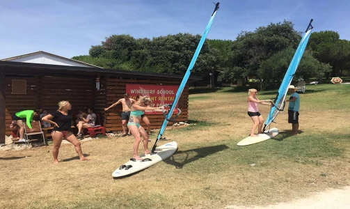 Windsurf center Crveni Otok – začetnički tečaj windsurfinga in diploma