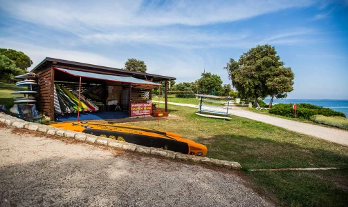 Windsurf center Crveni Otok – začetnički tečaj windsurfinga in diploma