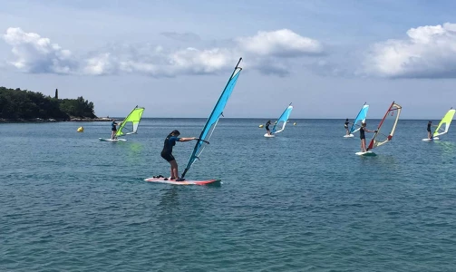 Windsurf center Crveni Otok – začetnički tečaj windsurfinga in diploma