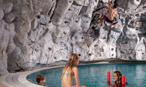 Einen Tag baden mit Mittagessen für eine Person im Wasserpark Bohinj