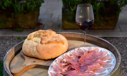 Vinska klet Tavčar - Teranova degustacija in domača pojedina za 4 osebe