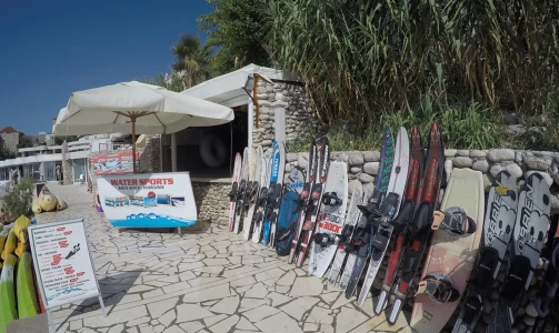 Raziščite skupino Elafitskih otokov z najemom katamarana
