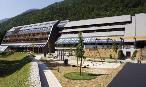 Zugang zum Schwimmbad und zu den Saunen sowie eine Partie Squash im Wellness Špik