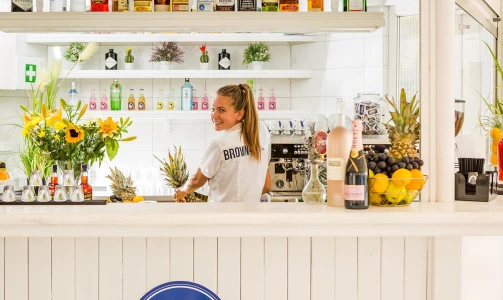 Preživite dve noči v sproščenem razkošju v Brown Beach House