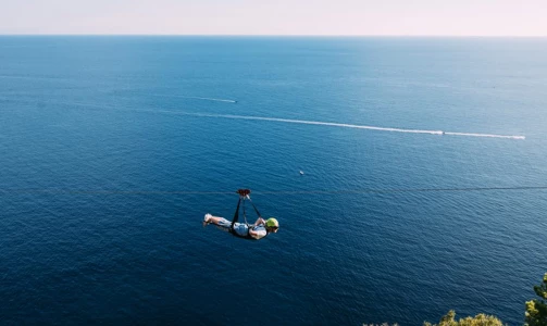 Erleben Sie Adrenalin durch die längste Meeres-Zipline in Kroatien