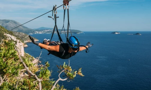 Erleben Sie Adrenalin durch die längste Meeres-Zipline in Kroatien