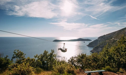 Erleben Sie Adrenalin durch die längste Meeres-Zipline in Kroatien