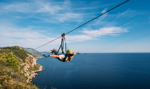 Erleben Sie Adrenalin durch die längste Meeres-Zipline in Kroatien